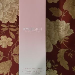 Kylieskin foaming face wash